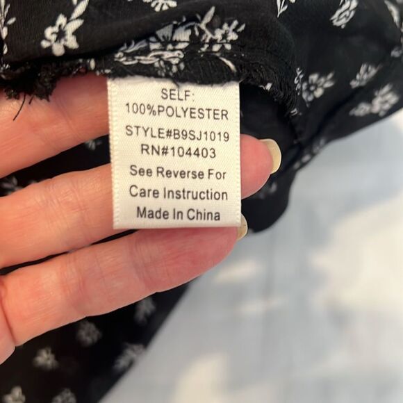 Blu Pepper OSFM Black Floral Tie-Front Batwing Blouse EUC - Picture 5 of 10